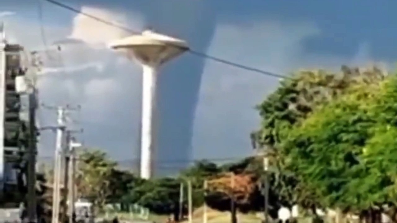 Tornado in Cuba - Tornado en Cuba