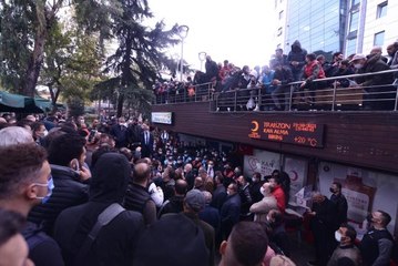 Laf attığı gruptan dayak yiyeceğini anlayınca "Bunlar PKK'lı" diyerek yardım istedi