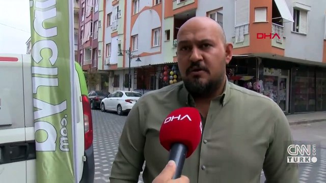 Esnafın dikkati kazayı önledi... Geri kayan aracı durdurdu