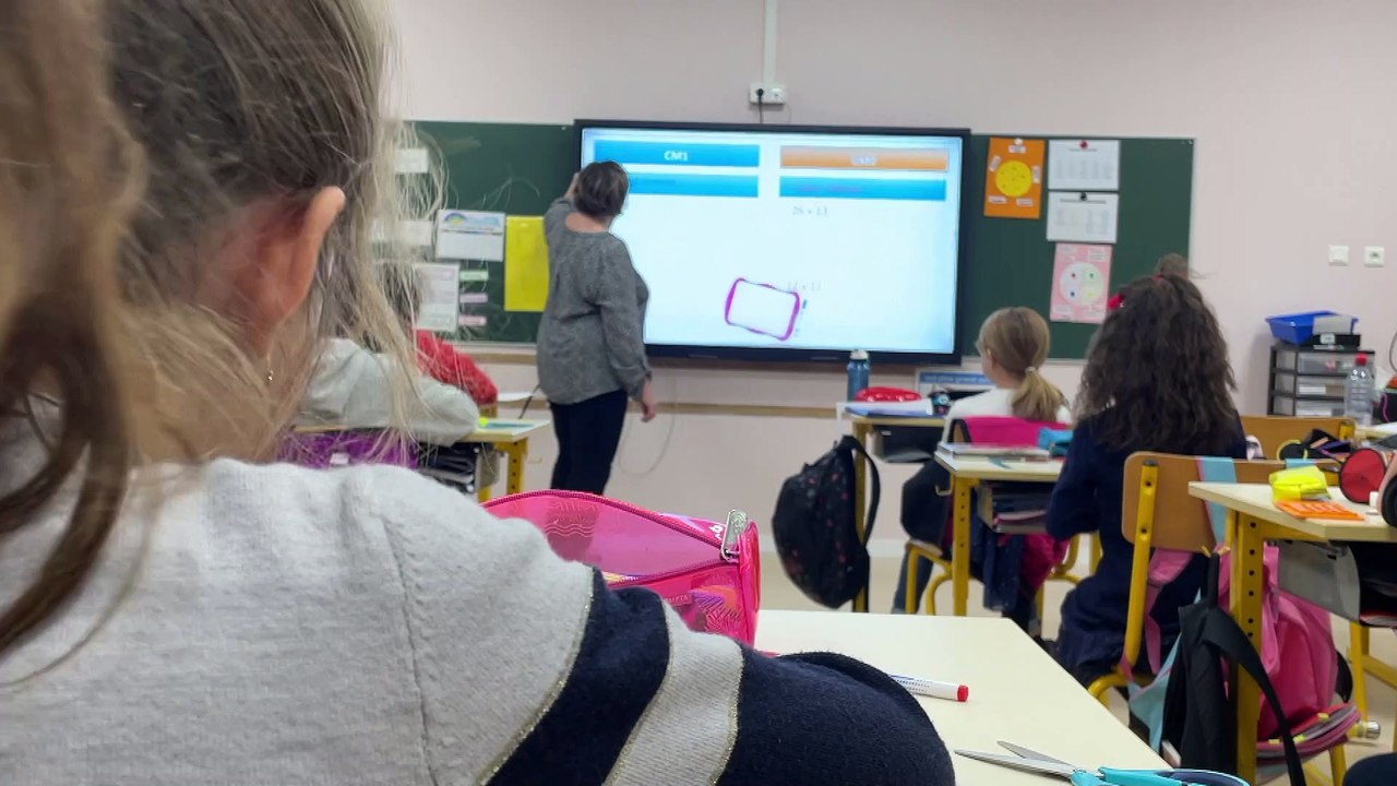 Sept tableaux numériques à l'école de Chazelles/Lyon