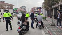 Kask takmayan motosiklet sürücülerine ceza kesildi