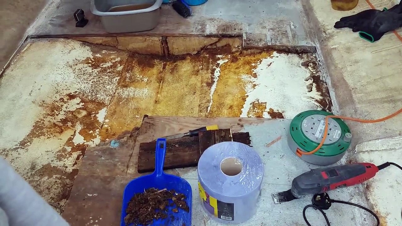 Osmosis in the hull! Project Fury Boat Restoration Project Episode 2