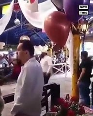 Un cheval sème la panique en plein restaurant