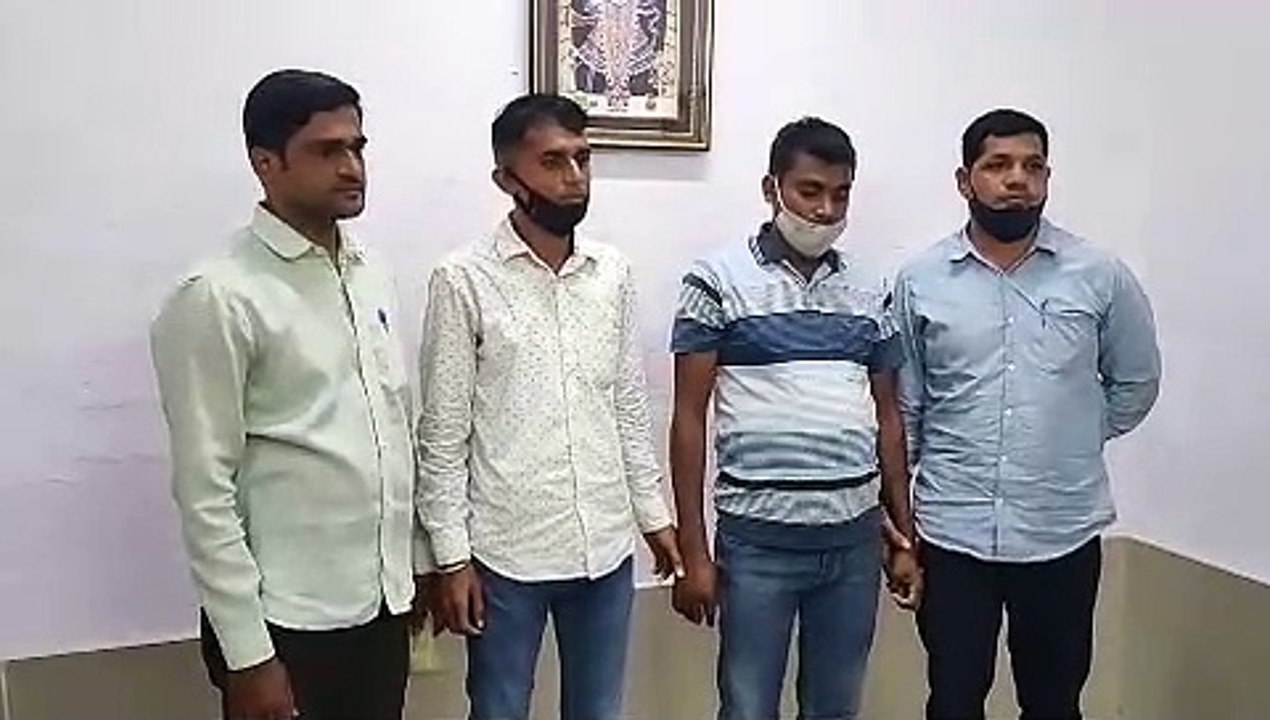 हैण्डीक्राफ्ट फैक्ट्री मालिक से 5 हजार रिश्वत ल...