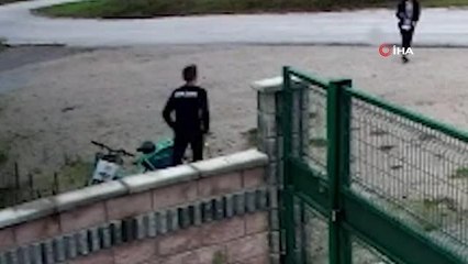 Kiralamak istediği bisikleti alamayınca tekme atıp devirdi...O anlar kamerada