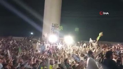 Pakistan'da, Fransız büyükelçinin sınır dışı edilmesi için protesto düzenledi