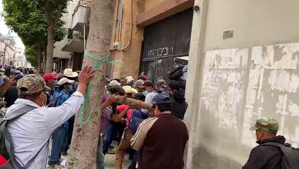 Momento en que militares ingresan al parqueo del Congreso de la República
