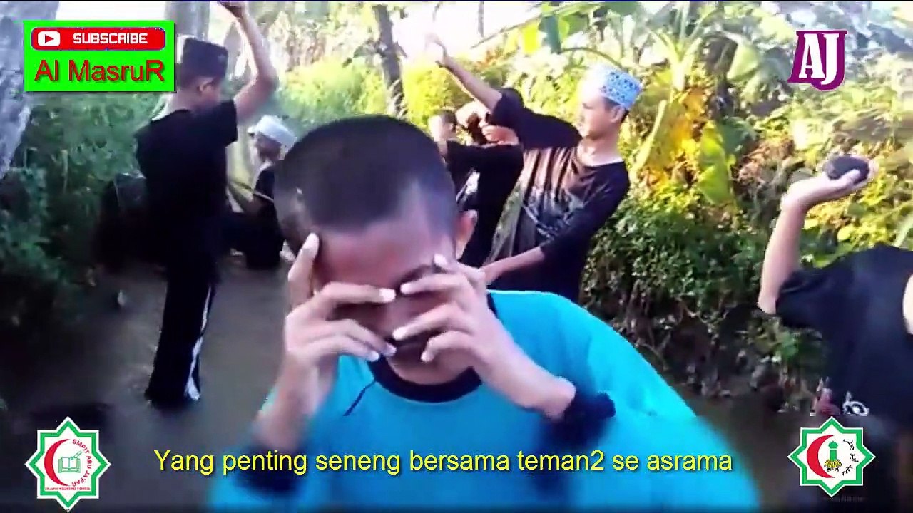 Manusia patung atau berimajinasi waktu berhenti ya ini