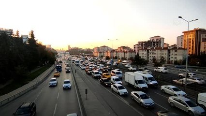 İstanbul'da trafik yoğunluğu yaşanıyor