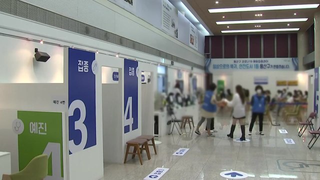 [더뉴스] 확진자 3주 연속 감소세... 10월 포괄적 일상회복 전략 수립 / YTN