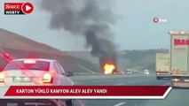 İstanbul Havalimanı yolunda karton yüklü kamyonet alev alev yandı