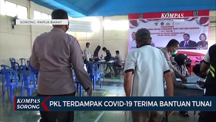 Polres Sorong Kota Salurkan Bantuan Tunai Bagi PKL Terdampak Covid-19