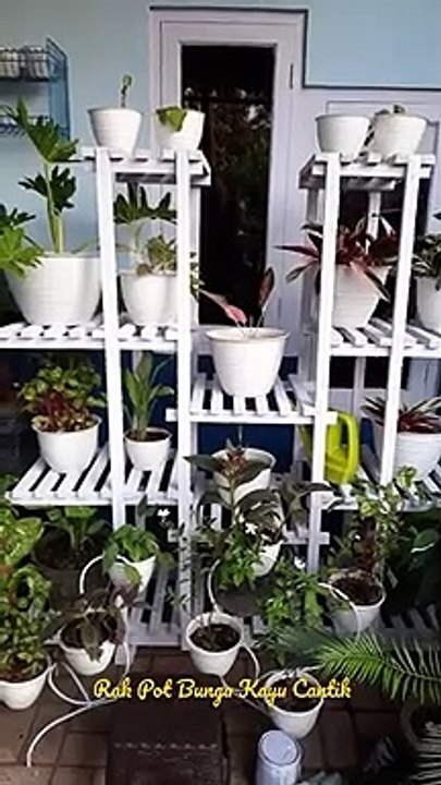 Rak Susun Pot Bunga dari Kayu