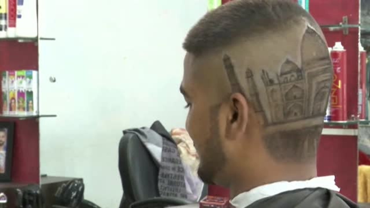 Desde el Taj Mahal a Michael Jackson en la cabeza de sus clientes gracias al arte de dos hermanos peluqueros en la India