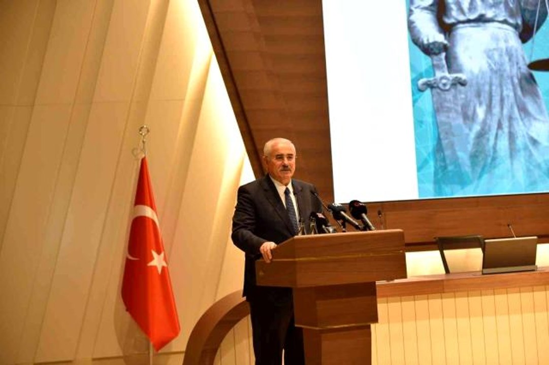 Yargıtay Başkanı Akarca: "Vergi suçlarında bölge adliye ve ilk derece mahkemelerinde uzmanlaşmaya gidilmesinin yararlı olacağına inanıyorum"