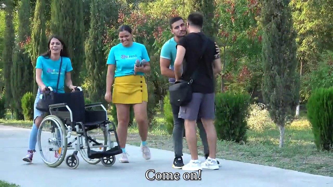 -wheelchair-prank--awesome-reactions-best-of-just-for-laughs