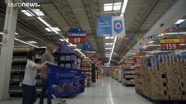 Escepticismo en Argentina por el plan de control de precios de Fernández para paliar la inflación