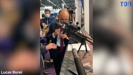 « Reculez ! » : quand Eric Zemmour vise des journalistes avec un fusil