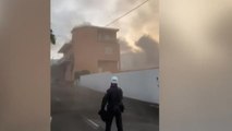 Un guardia civil en mitad de un tornado en La Palma: 