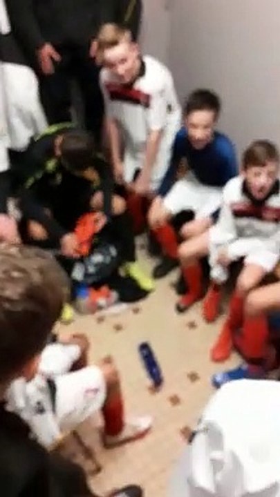 LA JOIE DE NOS U15.B APRÈS LEURS 2NDE VICTOIRE EN CHAMPIONNAT