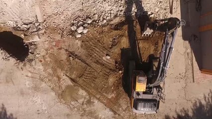 Depreme dayanıksız okullar yıkılıyor