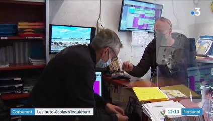 Hausse du prix des carburants : les auto-écoles en paient le prix