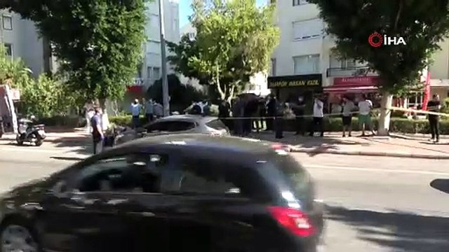 Elektrikli bisiklet sürücüsünün feci ölümü: Kafasına takmadığı kask, cesedinin üzerine örtüldü