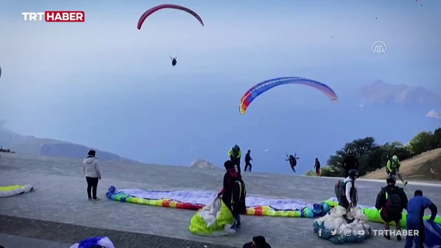 Fethiye'de yamaç paraşütü pilotu düştü: O anlar kamerada