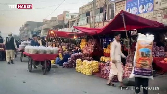 Afganistan - Pakistan sınırındaki araç kuyruğu 5 kilometreyi aştı