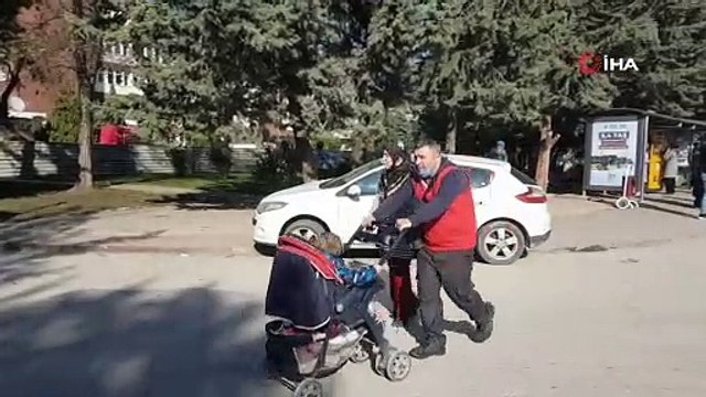 Yaya yoluna park edilen aracın camına asılan yazı şaşkına çevirdi