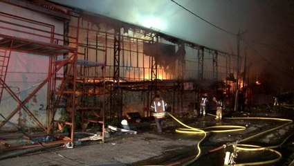 Son dakika haber | Küçükçekmece'de gençlik lokalinde yangın: Bin metrekare alan küle döndü