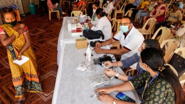 India crosses 100 crore vaccine milestone