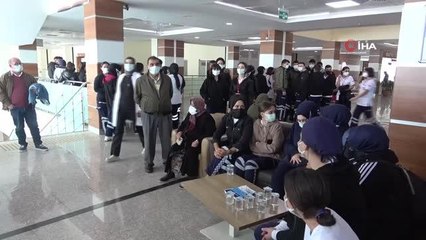 Gençlerden önce aşı, sonra 'aşı hatırası'