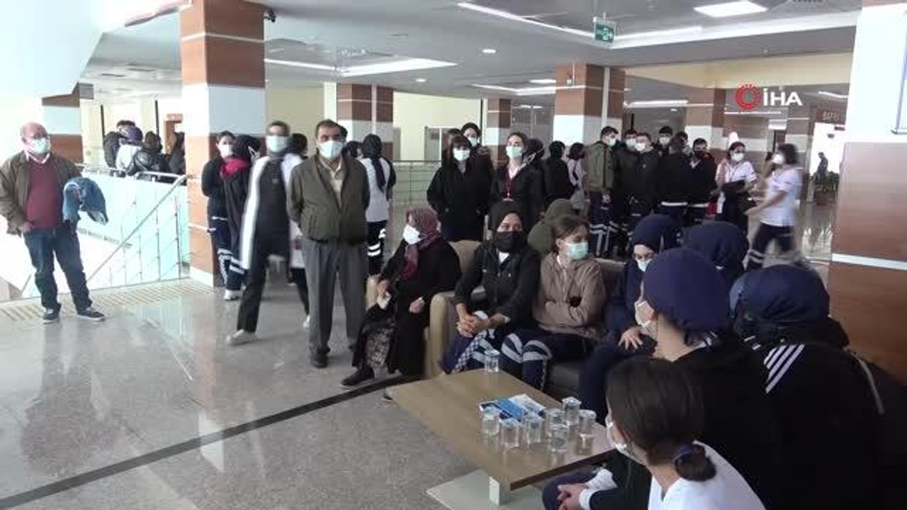 Gençlerden önce aşı, sonra 'aşı hatırası'