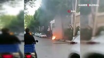 Bakırköy'de mazgalın altındaki elektrik kabloları alev alev yandı