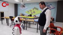 AKP’li başkan kendisini robota övdürdü