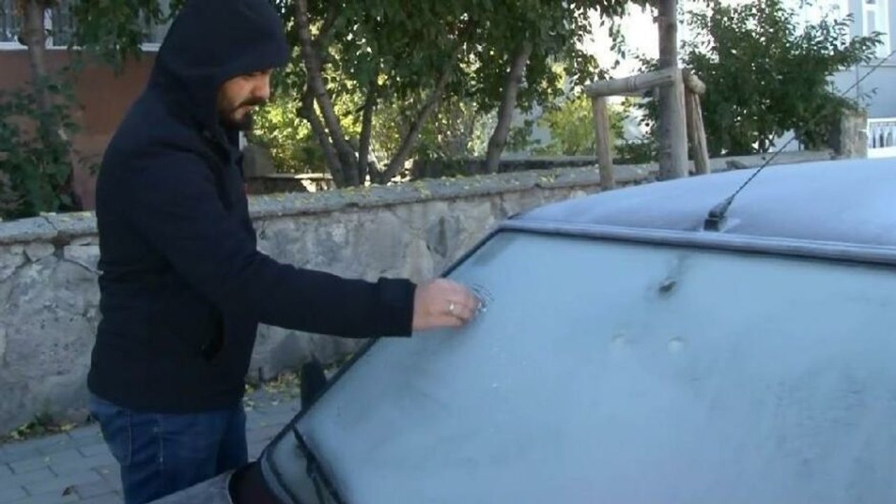 Termometreler eksi 5’e düştü, araç camları buz tuttu