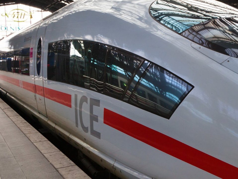 Ignatz wütet: sturmtief beeinträchtigt deutschen zugverkehr