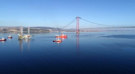 Dev platform suya batırılarak 1915 Çanakkale Köprüsü'nün altından geçirildi