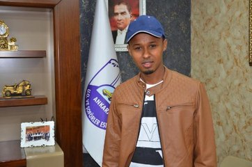 Somalili turist takside düşürdüğü 'saç ektirme' parasına kavuştu