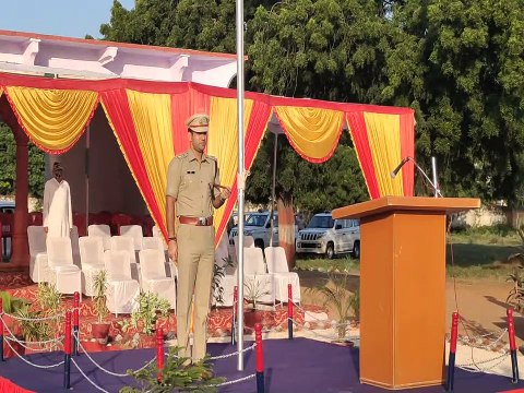 शहीद हुए पुलिस अधिकारियों व जवानों को दी श्रद्धांजलि। देखे वीडियो