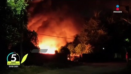 Se incendia terreno que era usado como tiradero en Veracruz