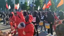 Manifestantes vestiram-se como personagens de 'Squid Game' para reclamar melhores condições de trabalho
