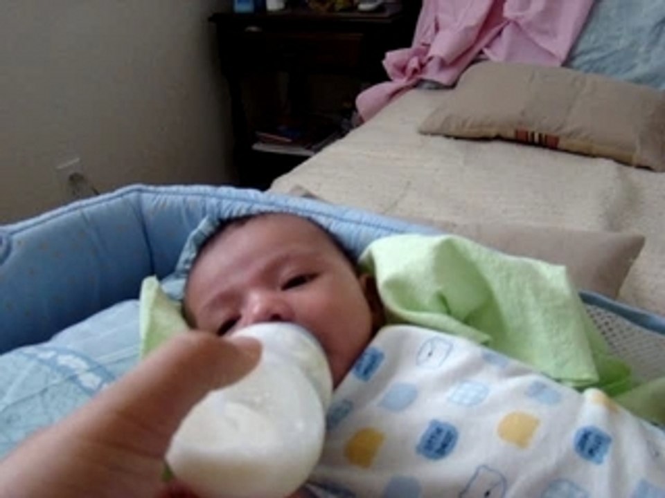 Comiendo mi teterito