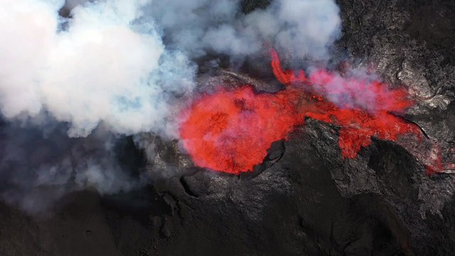 Volcano , volcanic eruption , magma chamber, lava