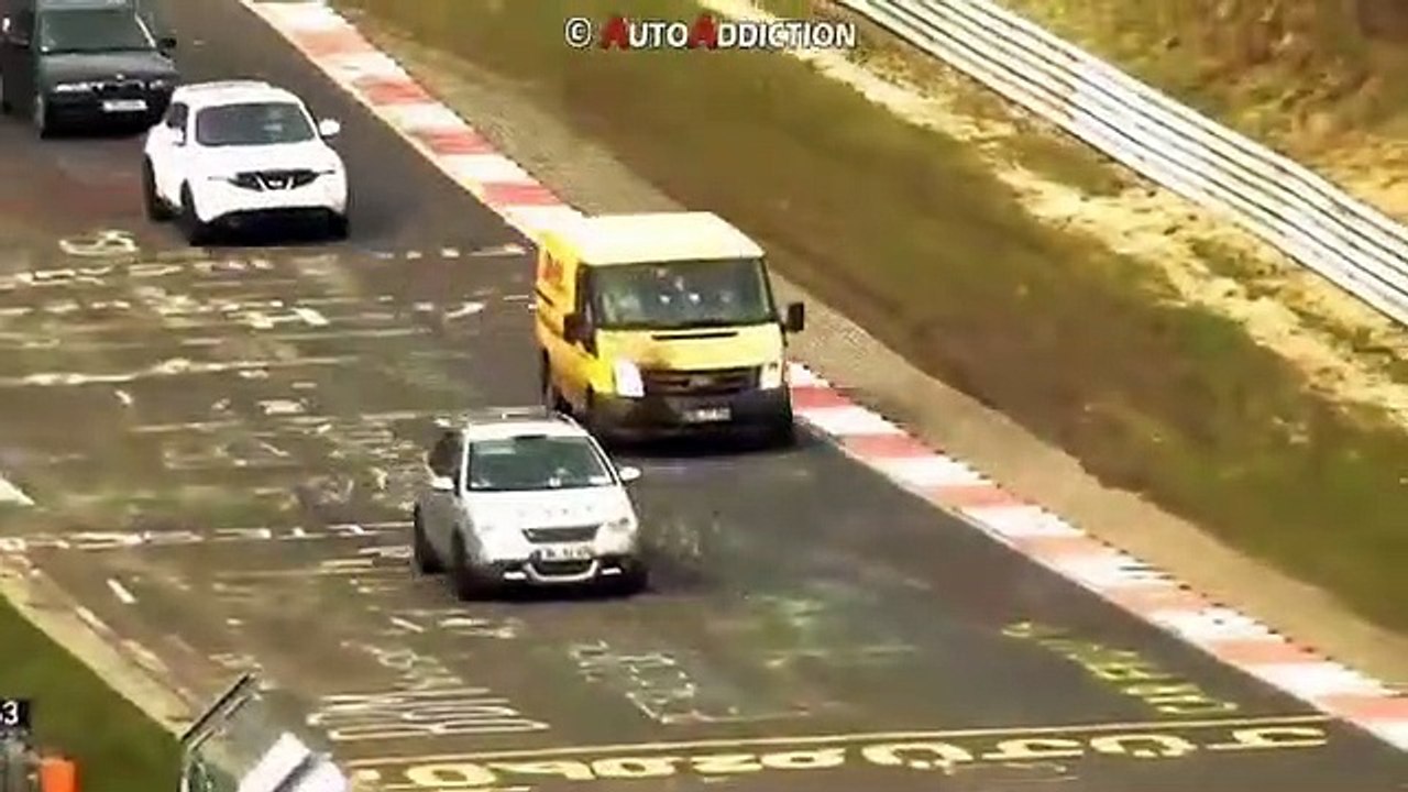 Le livreur DHL aperçu sur le Nürburgring