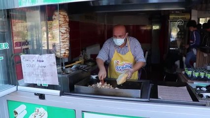 Hayırseverlerin öğrencilere "askıda döner" desteği sürüyor