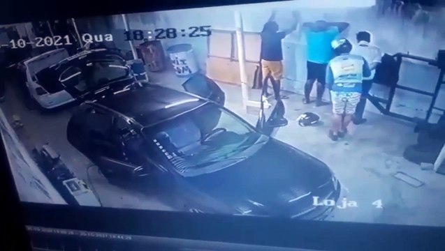 Três meliantes invadem equipadora de som em Patos, assaltam e prendem vítimas com 'enforca gatos'