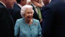 La reine Elizabeth II commence à montrer des signes de faiblesse physique