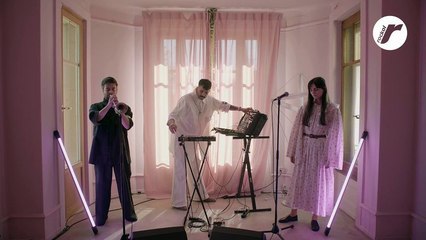 Kadebostany: "Take me to the moon" live per Rockol